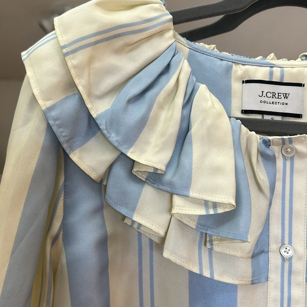 Never worn satin feel blouse. - Picture 4 of 7